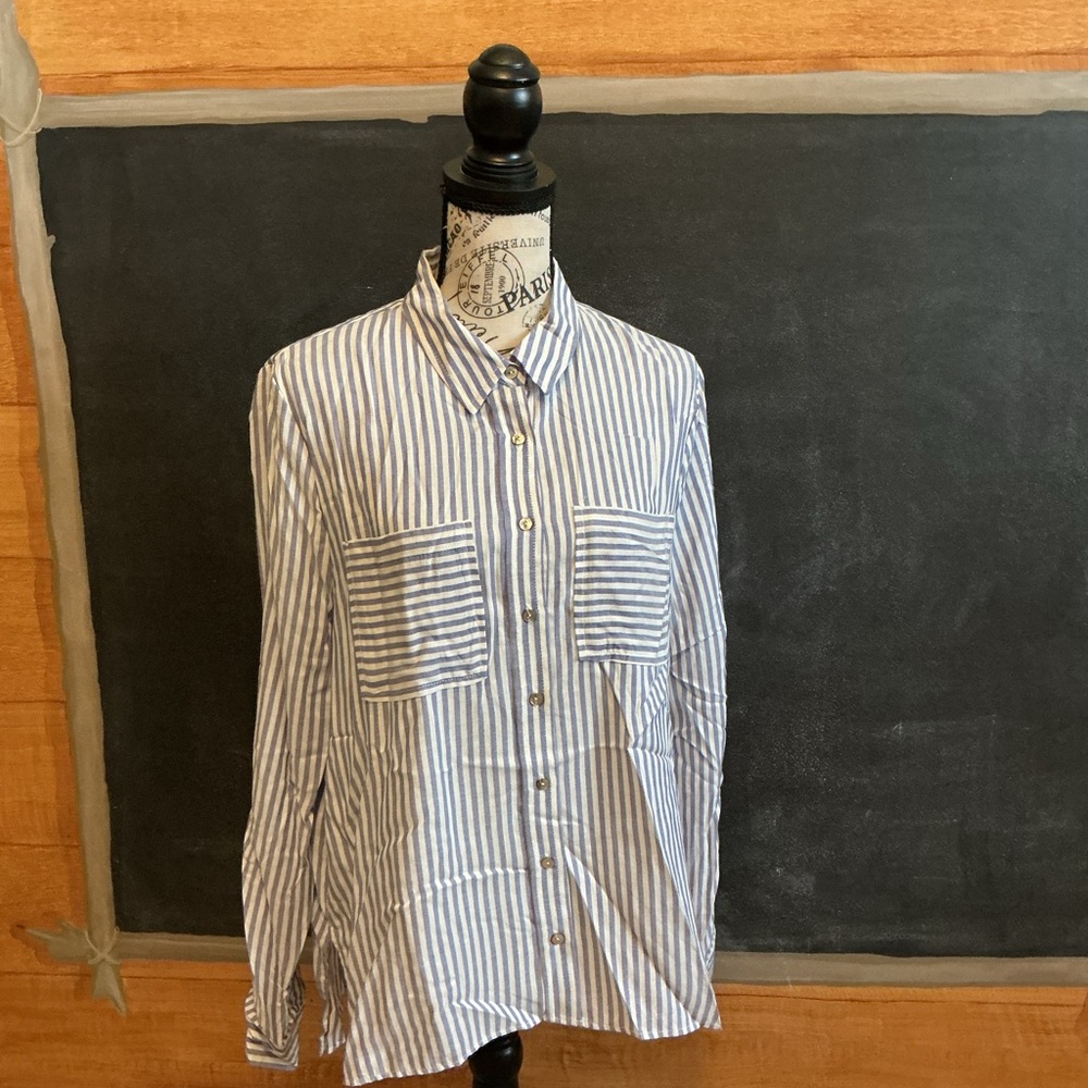 Urban Daizy Medium blue and white striped long-sleeved blouse